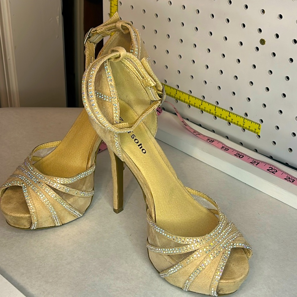 ZIGI SOHO Light Beige w/Sequin Embellished Suede Strappy Stiletto 6”heel Size 8